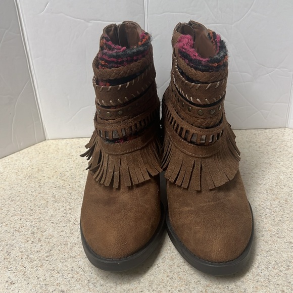 Mudd, Indian Style, Round Toe, Zip Up Back Ankle booties, Cognac, Size 7M - Picture 2 of 14